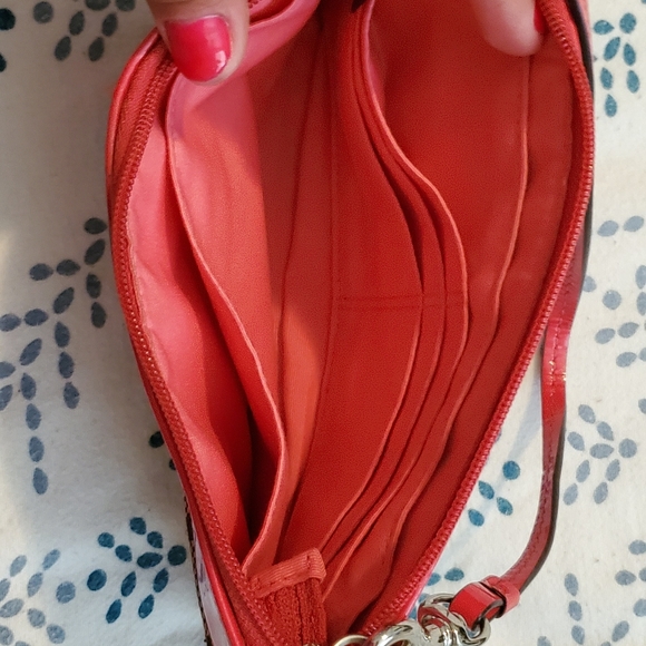 Coach - Picture 3 of 4